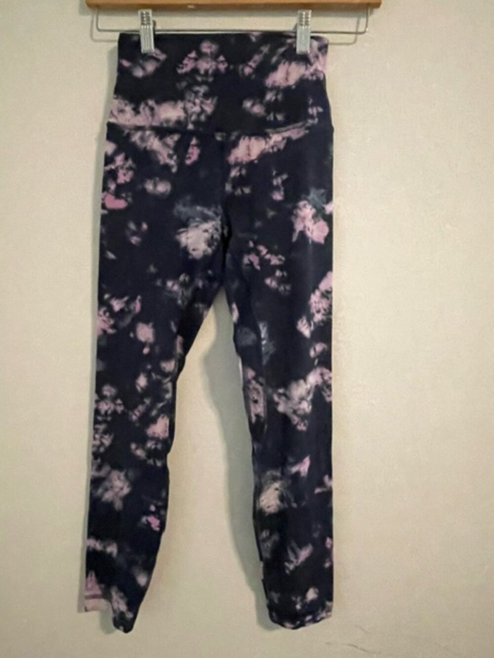 Lululemon 4 Power through high rise leggings Over tie dye wisteria purple EUC